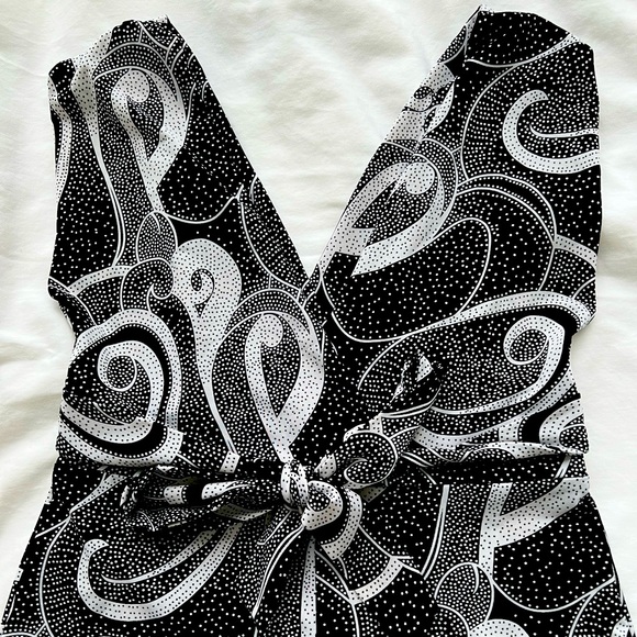 🖤Paisley b&w print low cut sexy evening / summer dress - Picture 7 of 16